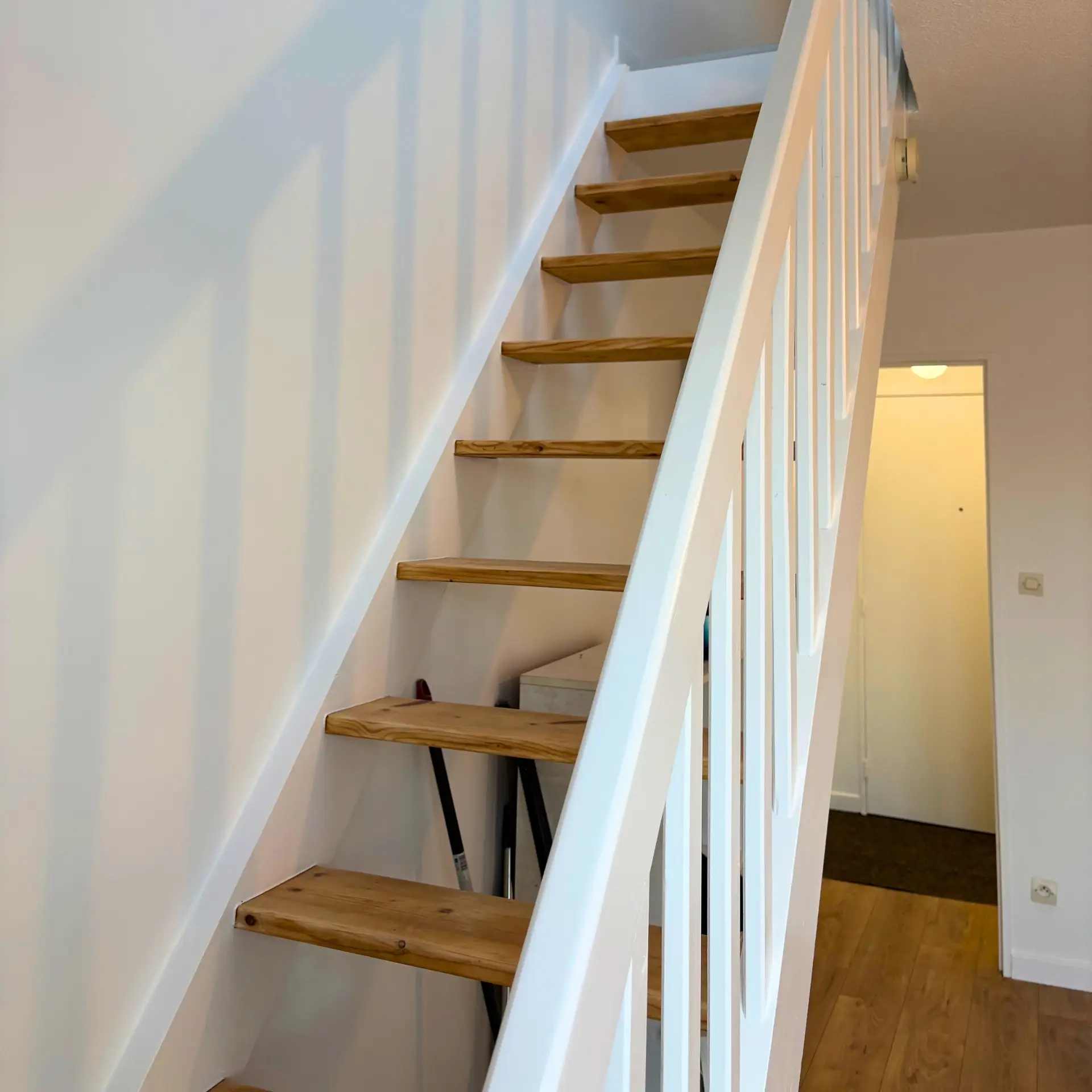 Laque polyuréthane pour les escaliers et menuiseries